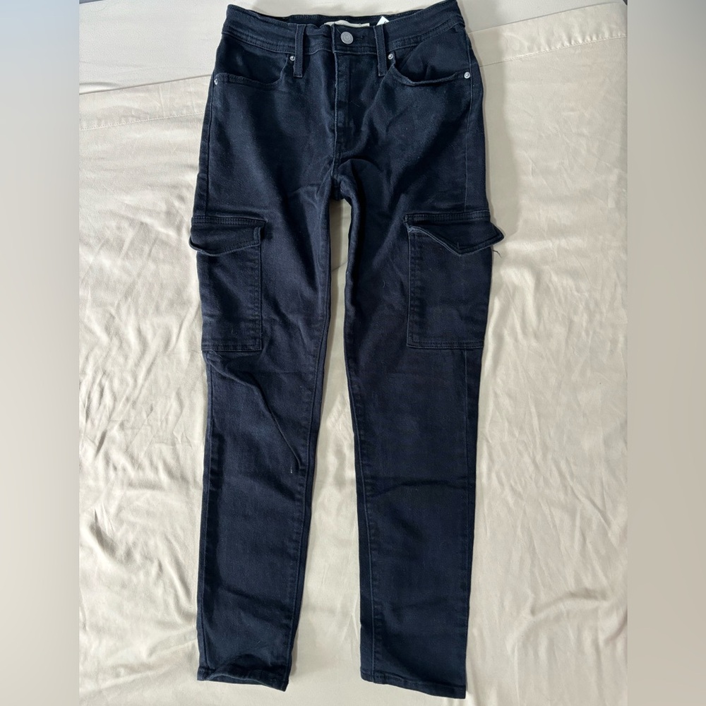 Levi’s high rise cargo skinny ankle pants